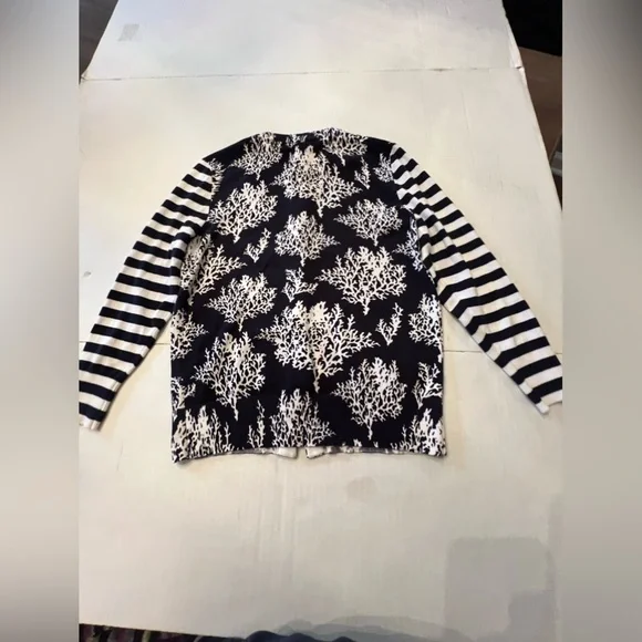 CROWN & IVY LIGHT WEIGHT SWEATER, NAVY AND WHITE. SIZE PETITE SMALL - Picture 4 of 9